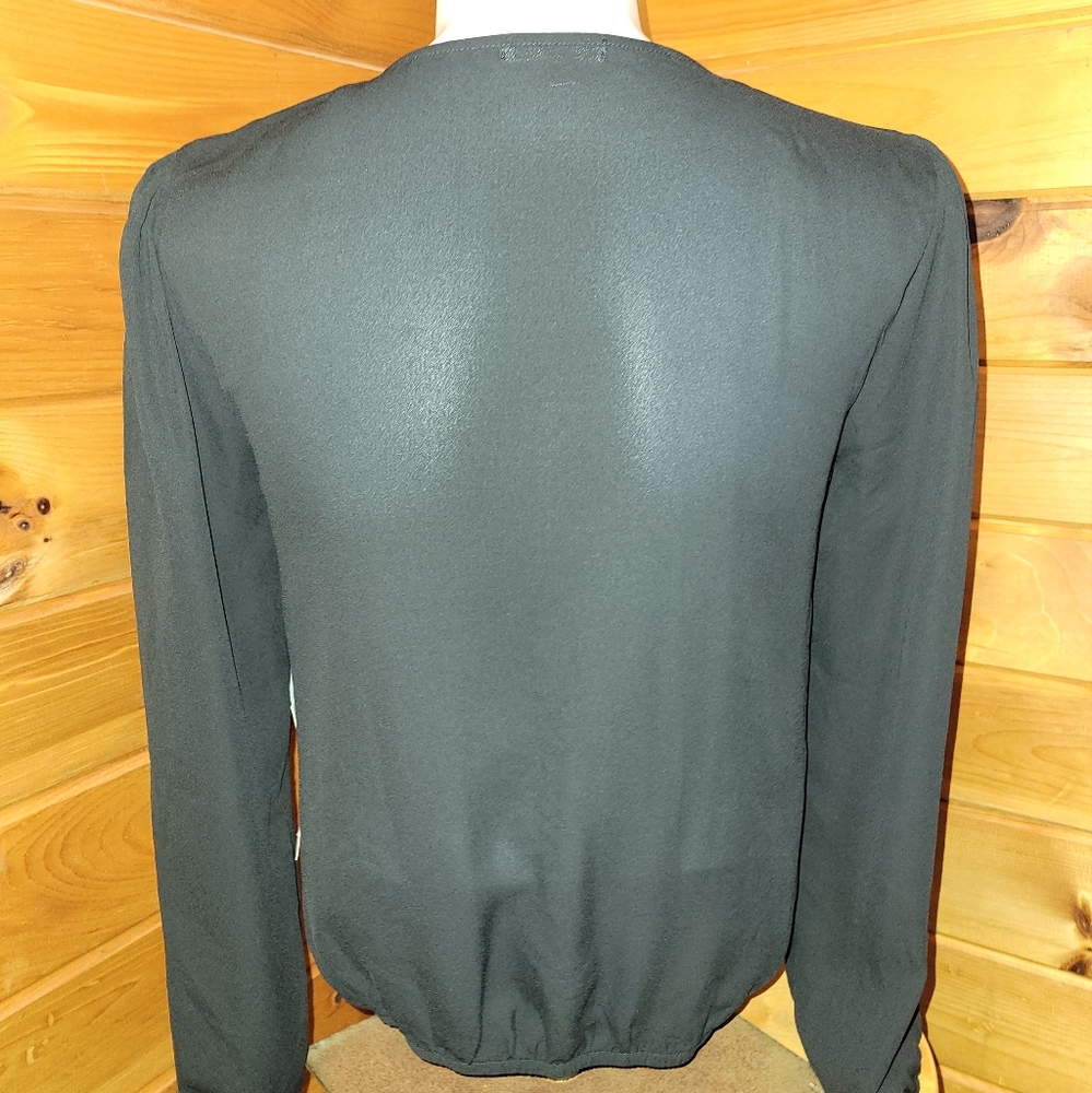 💰⏳️Nine Britton Scalloped V neck Sheer Blouse NWT MED - Picture 4 of 9